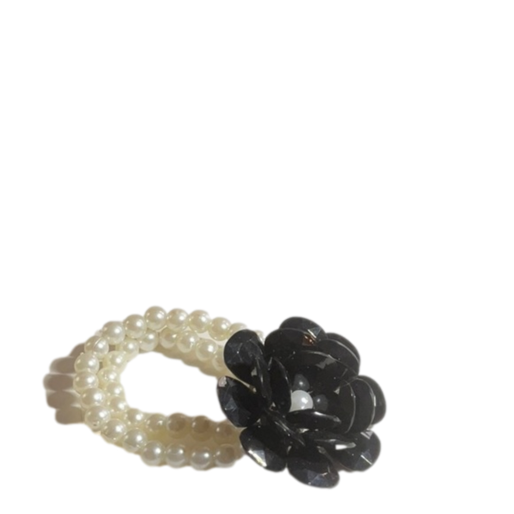 DOUBLE STRAND PEARL BRACELET WITH BLACK FLOWER